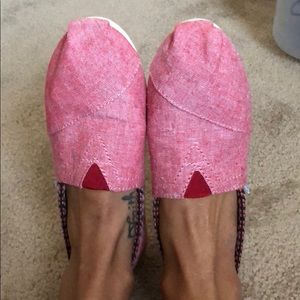 Only worn once red tribal Toms